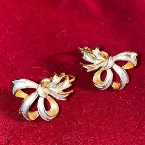 Signed ST.LABRE GOLD TONE RIBBON WITH SILVER ENAMEL CLIP ON EARRINGS